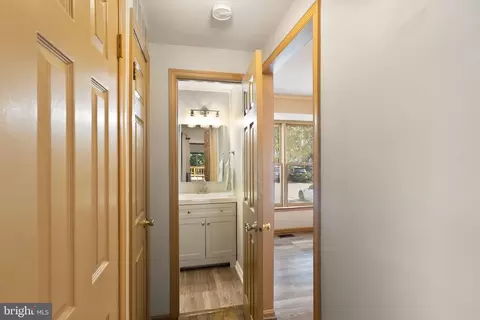 Entry Way - 1700 Quietree Dr, Reston, VA 20194 photo 4 of 10