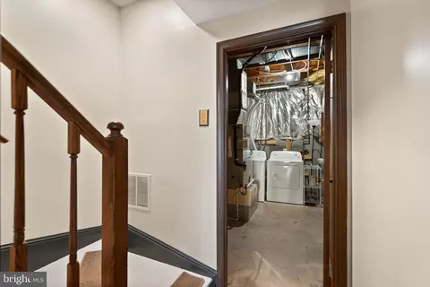 Entry Way - 1700 Quietree Dr, Reston, VA 20194 photo 8 of 10