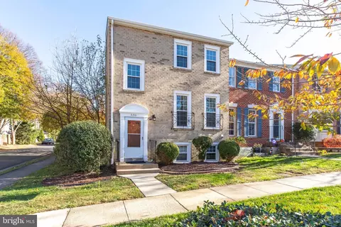 3201 White Flint Ct, Oakton, VA 22124