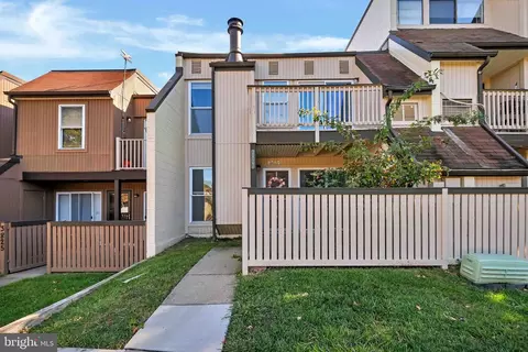 3827 El Camino Pl #13, Alexandria, VA 22309