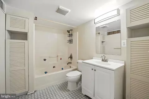 Bath - 5206 Easton Dr, Springfield, VA 22151 photo 4 of 4