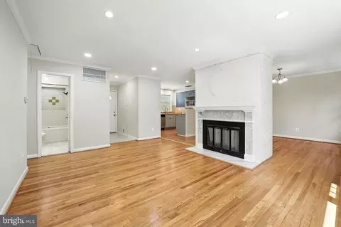 Living - 5206 Easton Dr, Springfield, VA 22151 photo 2 of 5