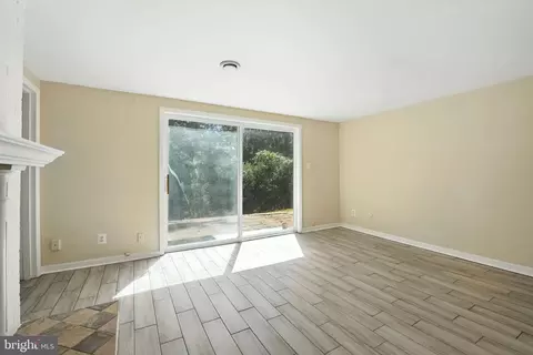 Living - 5206 Easton Dr, Springfield, VA 22151 photo 4 of 5