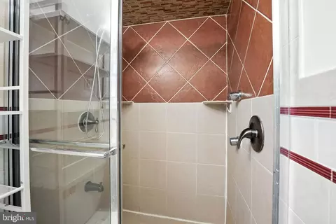 Bath - 5206 Easton Dr, Springfield, VA 22151 photo 2 of 4