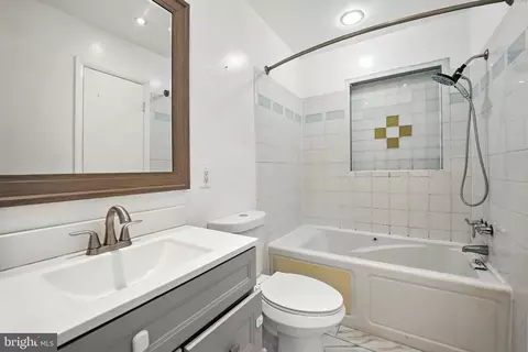 Bath - 5206 Easton Dr, Springfield, VA 22151 photo 3 of 4