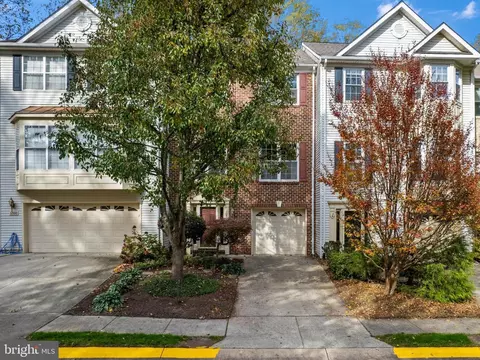 12098 Antler Ct, Fairfax, VA 22030