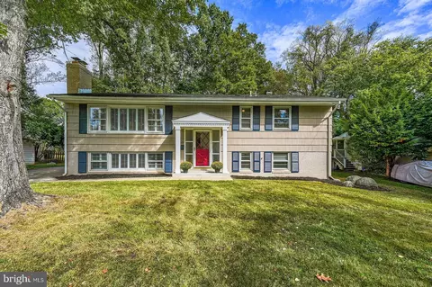 1107 Desale St SW, Vienna, VA 22180