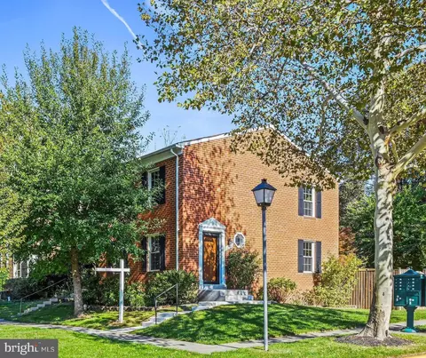 10360 Granite Creek Ln, Oakton, VA 22124