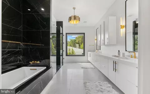 Bath - 1471 Waggaman Cir, Mclean, VA 22101 photo 1 of 3