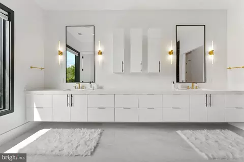 Bath - 1471 Waggaman Cir, Mclean, VA 22101 photo 3 of 3