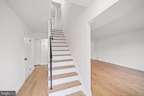 Entry Way - 7305 Belinger Ct, Springfield, VA 22150 photo 2 of 6