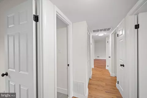 Entry Way - 7305 Belinger Ct, Springfield, VA 22150 photo 4 of 6