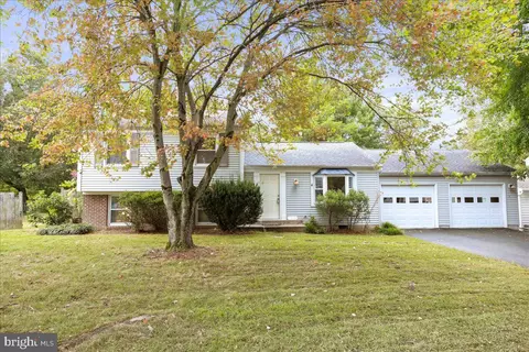 2653 Fanieul Hall Ct, Herndon, VA 20171
