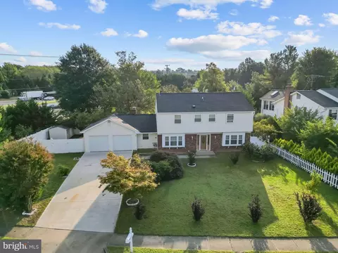 4001 Middle Ridge Dr, Fairfax, VA 22033