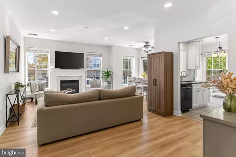 5963 Founders Hill Dr #101, Alexandria, VA 22310
