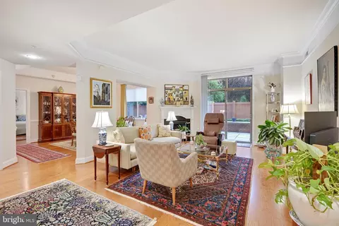 Living - 1450 Emerson Ave #210, Mclean, VA 22101 photo 2 of 5