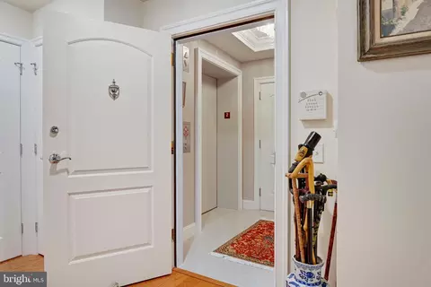 Entry Way - 1450 Emerson Ave #210, Mclean, VA 22101 photo 3 of 5