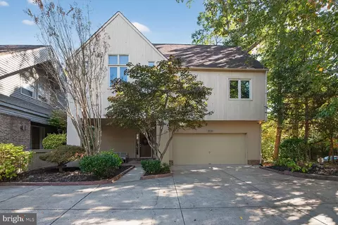 2031 Beacon Pl, Reston, VA 20191