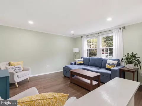 Living - 5811 High Bluff Ct, Burke, VA 22015 photo 2 of 3