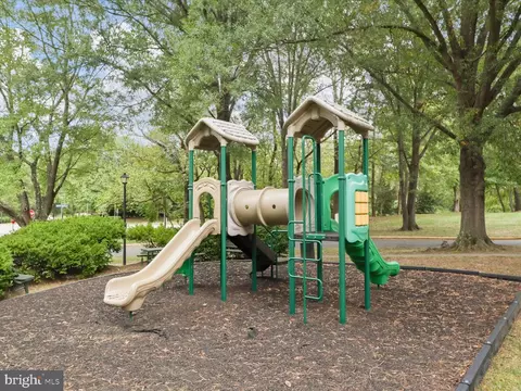 View/Area - 5811 High Bluff Ct, Burke, VA 22015 photo 1 of 3
