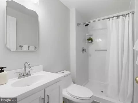 Bath - 5811 High Bluff Ct, Burke, VA 22015 photo 2 of 2