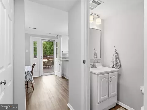 Entry Way - 5811 High Bluff Ct, Burke, VA 22015 photo 2 of 4