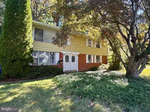 206 Ross Dr SW, Vienna, VA 22180