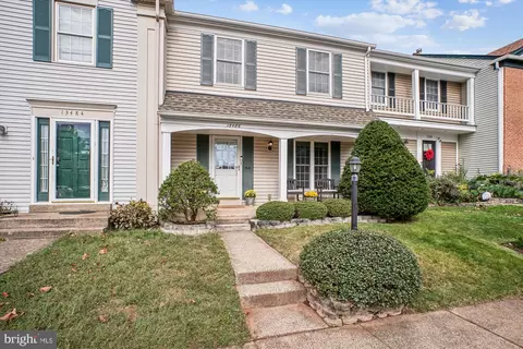 13486 Foxlease Ct, Herndon, VA 20171