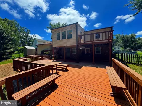 Exterior - 8518 Fairburn Dr, Springfield, VA 22152 photo 4 of 19