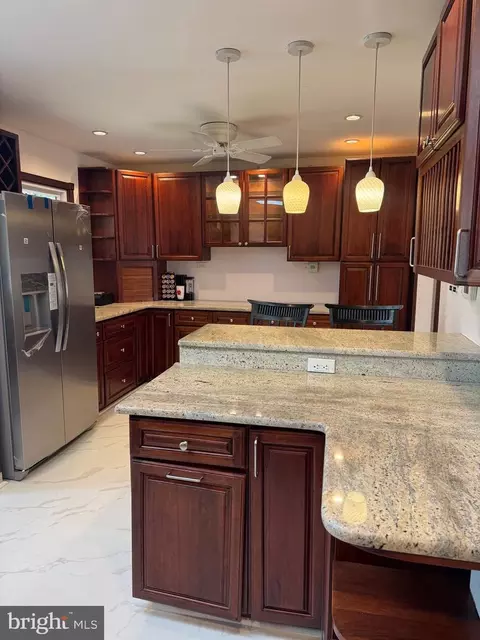 Kitchen - 8518 Fairburn Dr, Springfield, VA 22152 photo 4 of 8