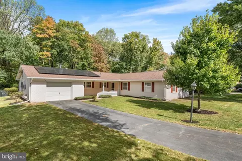 12904 Mount Royal Ln, Fairfax, VA 22033