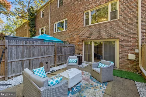 Exterior - 5816 Torington Dr #860, Springfield, VA 22152 photo 3 of 5