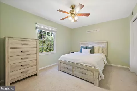 Bedroom - 5816 Torington Dr #860, Springfield, VA 22152 photo 1 of 5