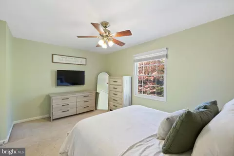 Bedroom - 5816 Torington Dr #860, Springfield, VA 22152 photo 2 of 5
