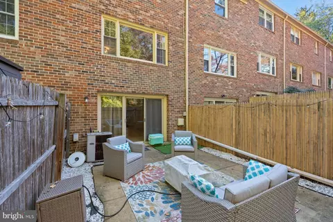 Exterior - 5816 Torington Dr #860, Springfield, VA 22152 photo 5 of 5