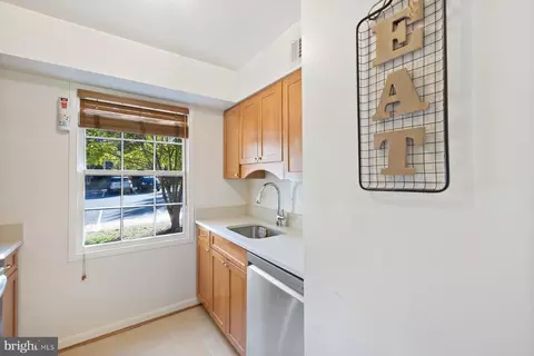 Kitchen - 5816 Torington Dr #860, Springfield, VA 22152 photo 1 of 4