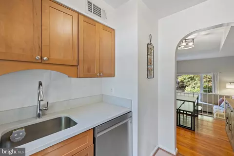 Kitchen - 5816 Torington Dr #860, Springfield, VA 22152 photo 3 of 4