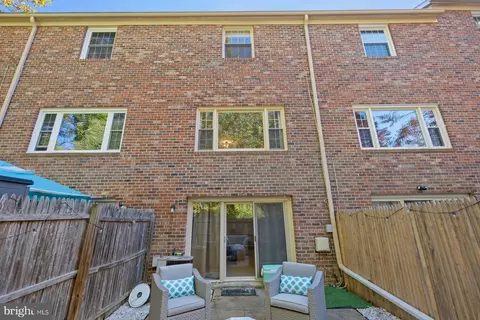 Exterior - 5816 Torington Dr #860, Springfield, VA 22152 photo 4 of 5