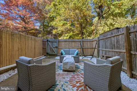 Exterior - 5816 Torington Dr #860, Springfield, VA 22152 photo 2 of 5