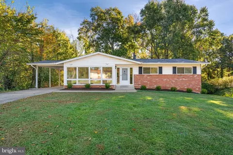 8801 Gateshead Rd, Alexandria, VA 22309