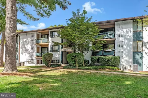 2844 Dover Ln #103, Falls Church, VA 22042