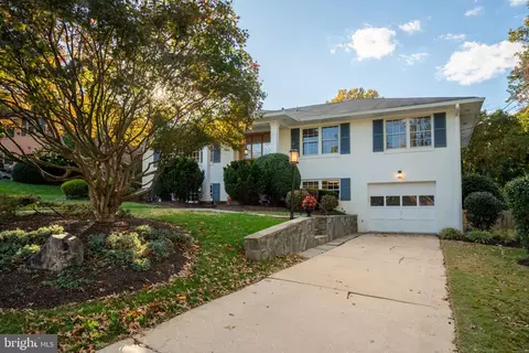 Exterior - 1438 Colleen Ln, Mclean, VA 22101 photo 5 of 21
