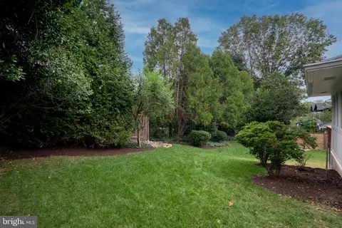 Exterior - 1438 Colleen Ln, Mclean, VA 22101 photo 10 of 21