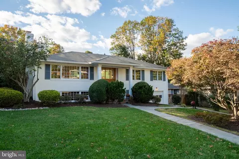 Exterior - 1438 Colleen Ln, Mclean, VA 22101 photo 6 of 21