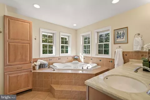 Bath - 1438 Colleen Ln, Mclean, VA 22101 photo 1 of 6