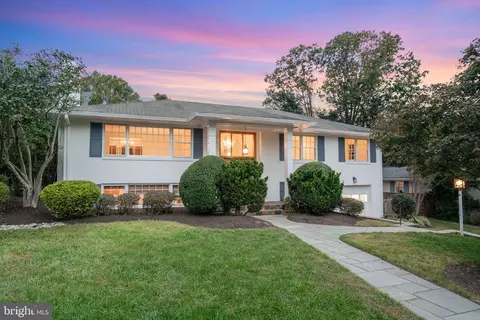 Exterior - 1438 Colleen Ln, Mclean, VA 22101 photo 2 of 21