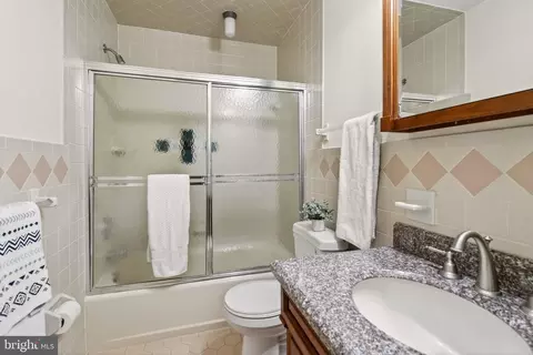 Bath - 1438 Colleen Ln, Mclean, VA 22101 photo 6 of 6