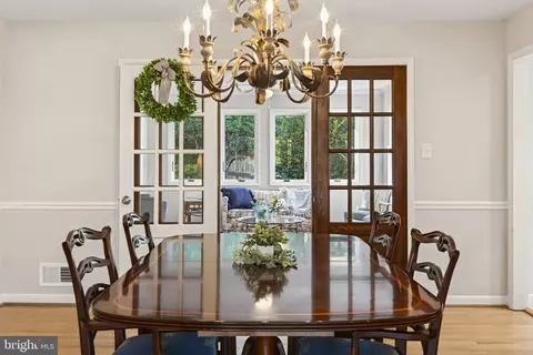 Dining - 1438 Colleen Ln, Mclean, VA 22101 photo 2 of 4