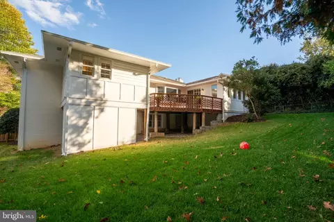 Exterior - 1438 Colleen Ln, Mclean, VA 22101 photo 13 of 21