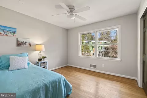 Bedroom - 1438 Colleen Ln, Mclean, VA 22101 photo 4 of 4